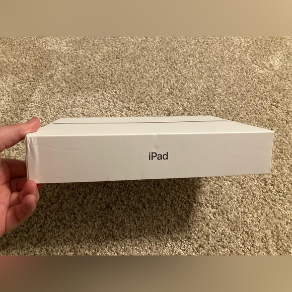 Apple iPad 7th generation Wi-Fi 32 gb product box and instructions - Picture 5 of 10